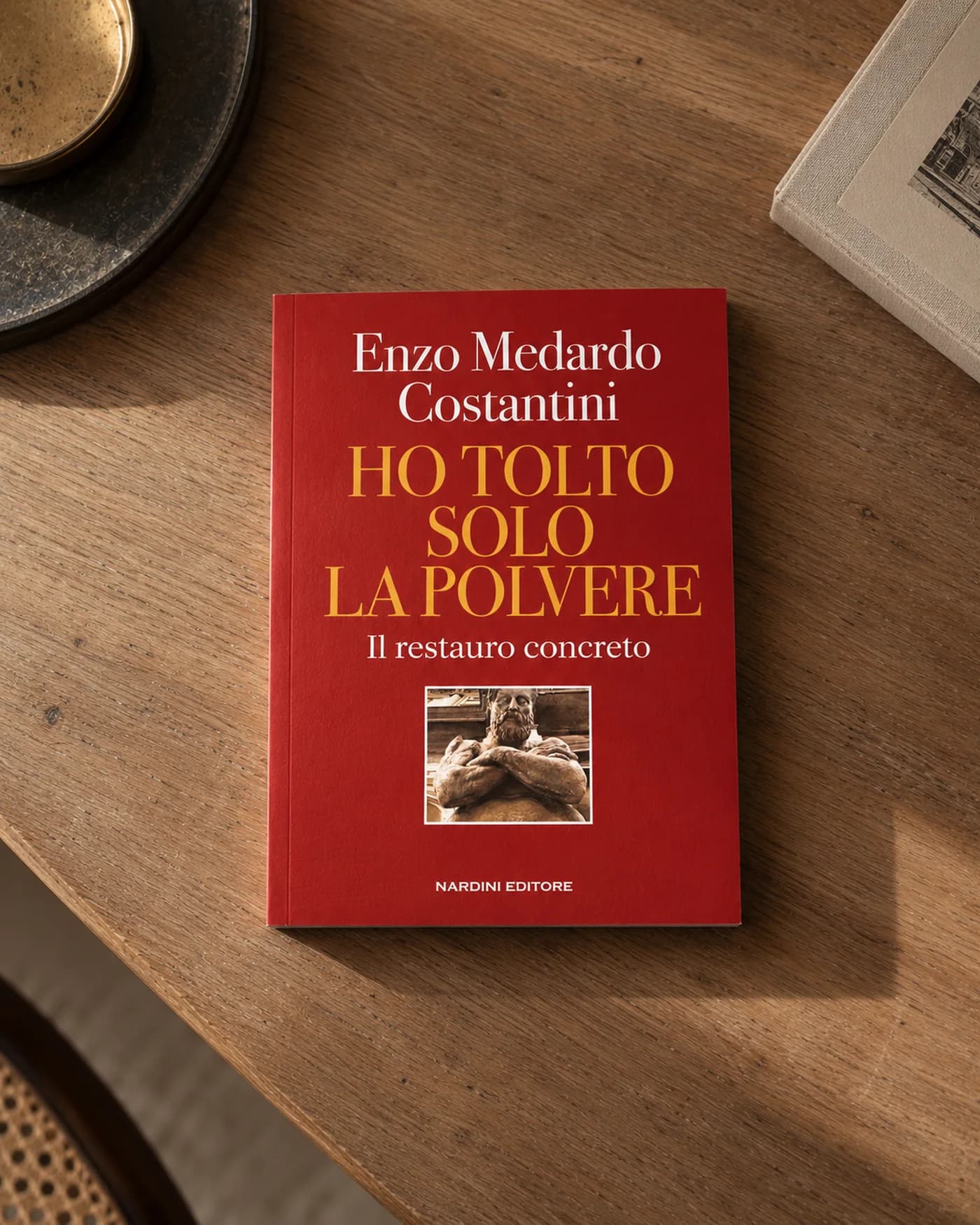 Copertina del libro “Ho tolto solo la polvere” di Enzo Medardo Costantini