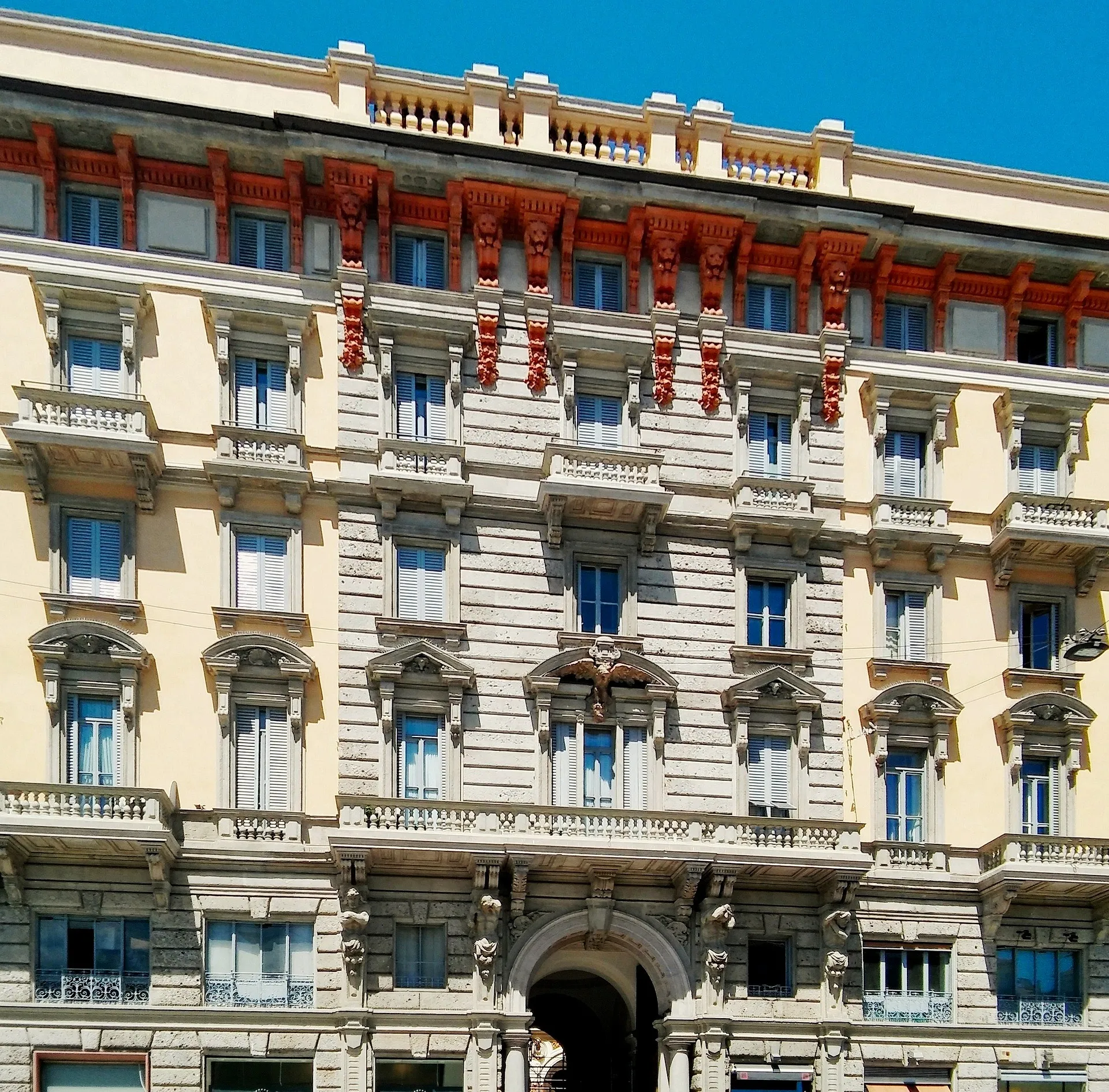 Palazzo Luraschi — Milano