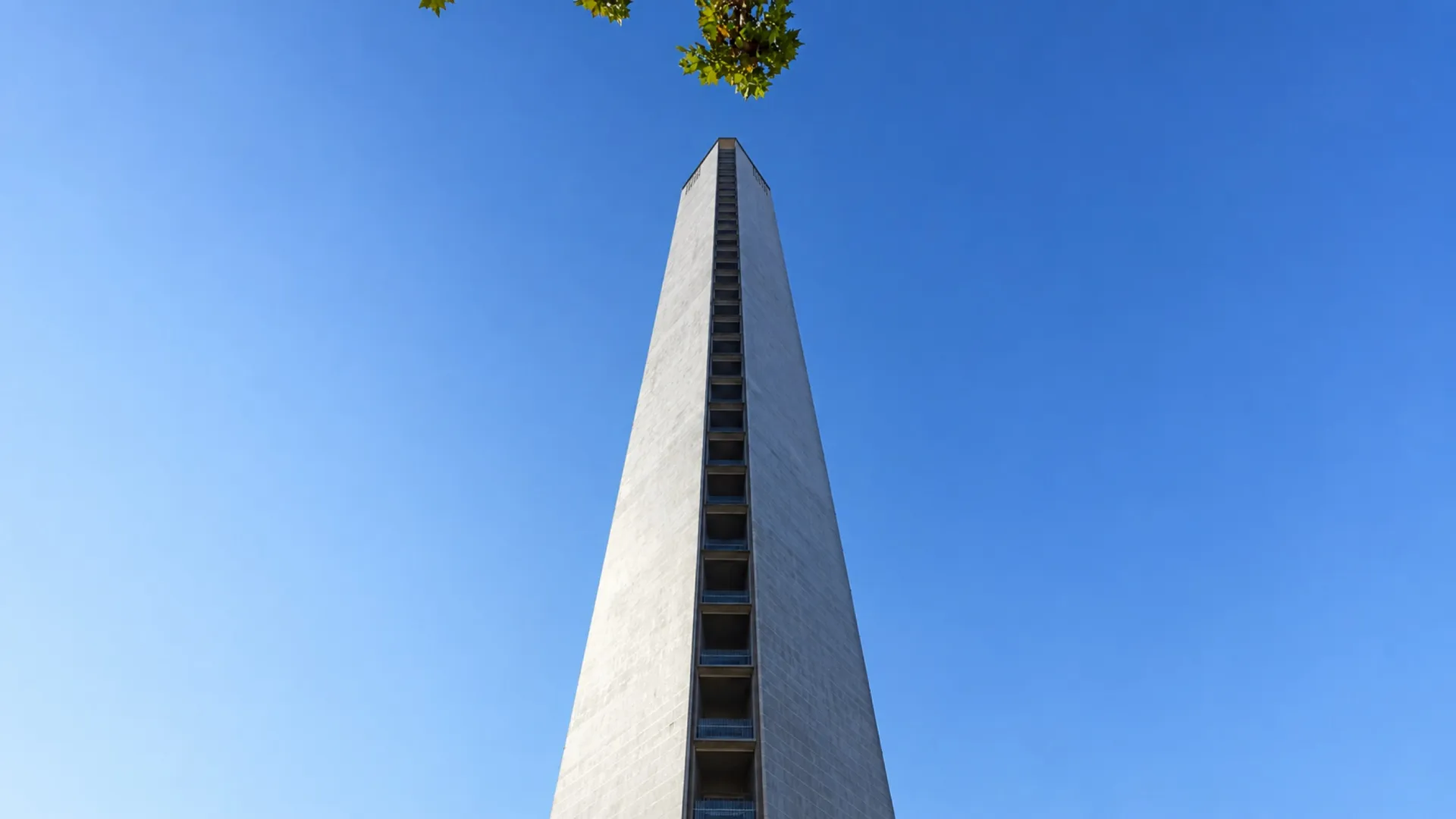 Grattacielo Pirelli dal basso — Milano
